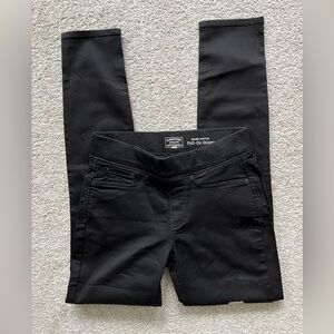 NWT Levi’s Gold Totally Shaping Pull On Skinny Jeans in Black Size 4L